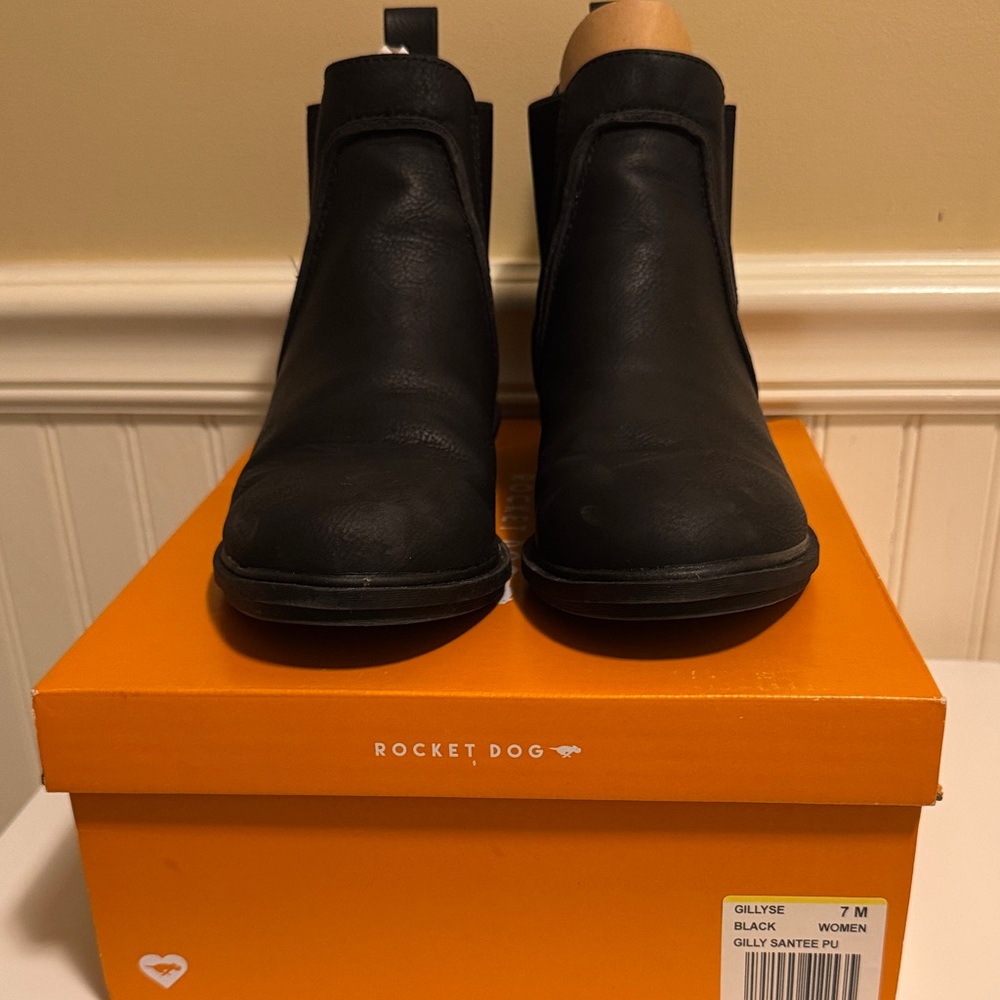 Rocket Dog Black Leather Ankle Booties
